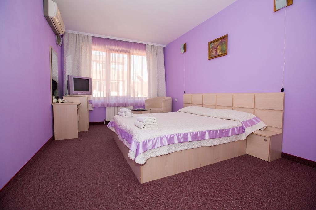 Семеен Хотел Сокол Sandanski Zimmer foto